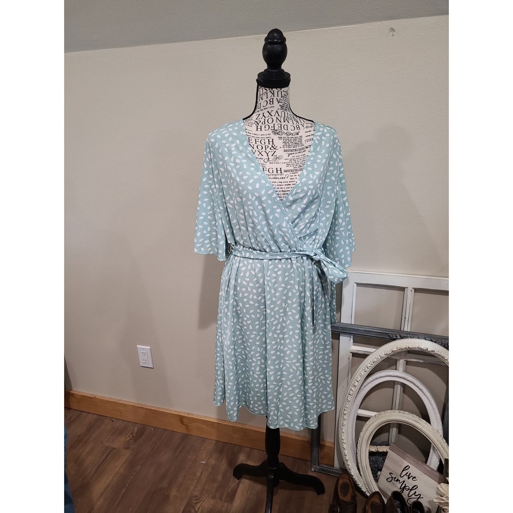 Dress Women XL Sage green w/white, tie belt Elastic waist flutter sleeve‎